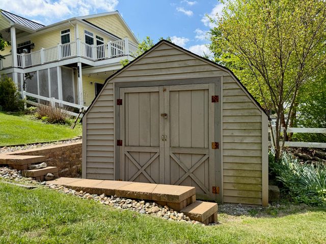 6353 S State Road 10, Knox, IN 46534
