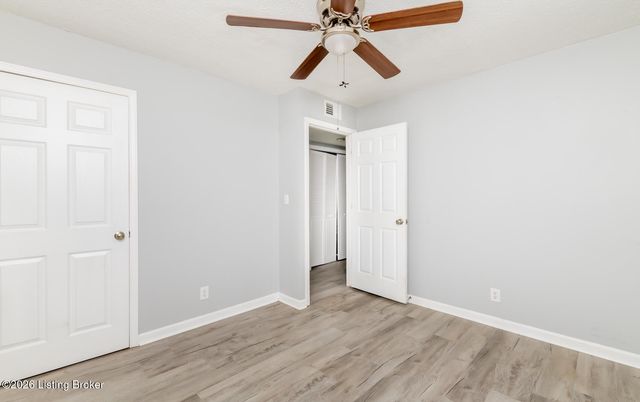 12420 Somerset Dr, Louisville, KY 40229