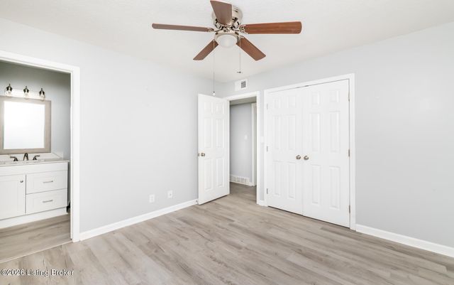 12420 Somerset Dr, Louisville, KY 40229