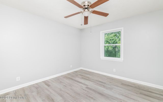 12420 Somerset Dr, Louisville, KY 40229