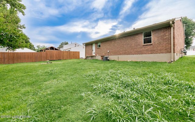 12420 Somerset Dr, Louisville, KY 40229