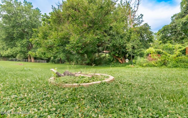 12420 Somerset Dr, Louisville, KY 40229