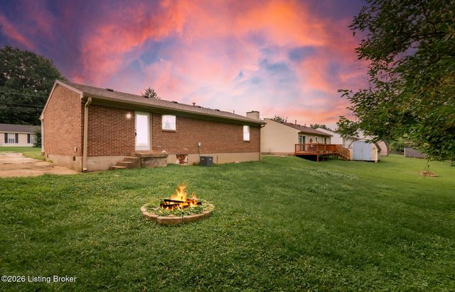 12420 Somerset Dr, Louisville, KY 40229