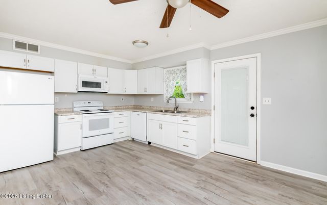 12420 Somerset Dr, Louisville, KY 40229
