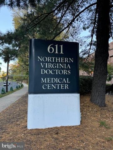 611 S CARLIN SPRINGS RD #409, Arlington, VA 22204