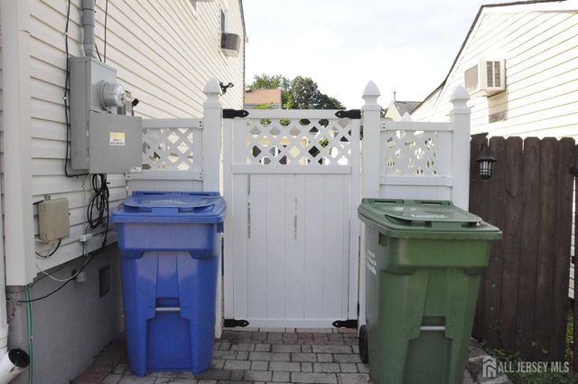 9 FLORENCE Drive, Parlin, NJ 08859
