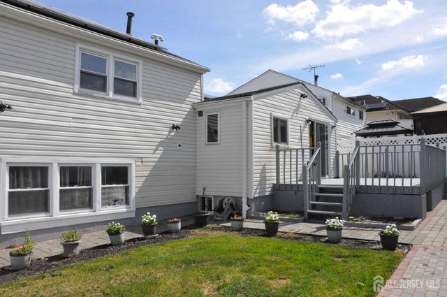 9 FLORENCE Drive, Parlin, NJ 08859