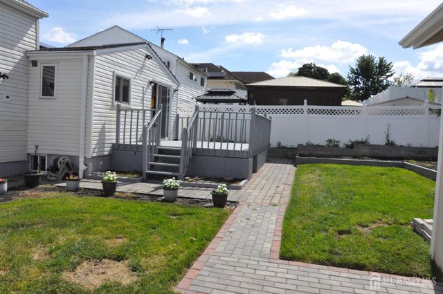 9 FLORENCE Drive, Parlin, NJ 08859