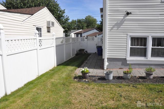 9 FLORENCE Drive, Parlin, NJ 08859