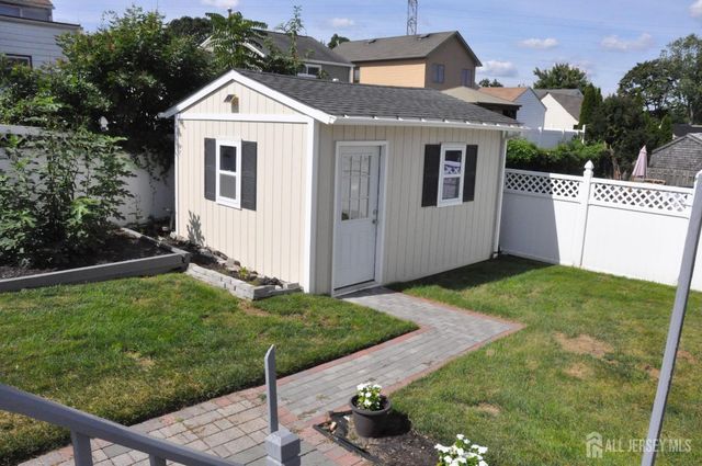 9 FLORENCE Drive, Parlin, NJ 08859