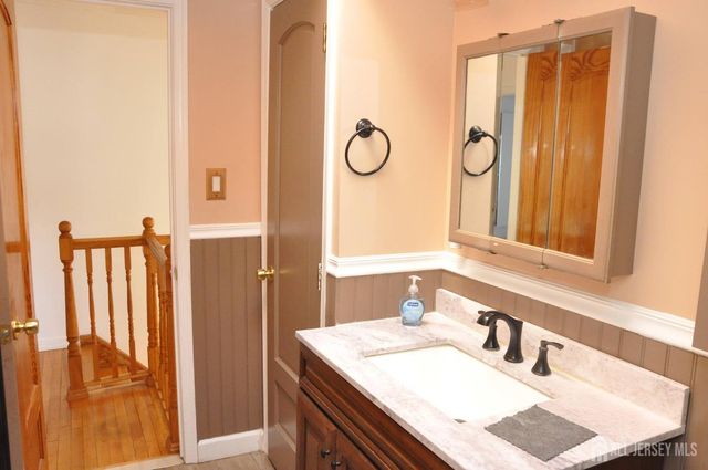 9 FLORENCE Drive, Parlin, NJ 08859