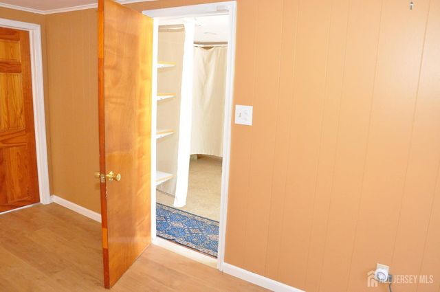 9 FLORENCE Drive, Parlin, NJ 08859