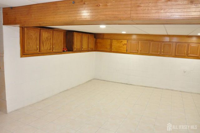 9 FLORENCE Drive, Parlin, NJ 08859