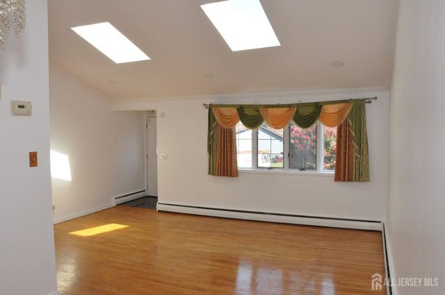 9 FLORENCE Drive, Parlin, NJ 08859