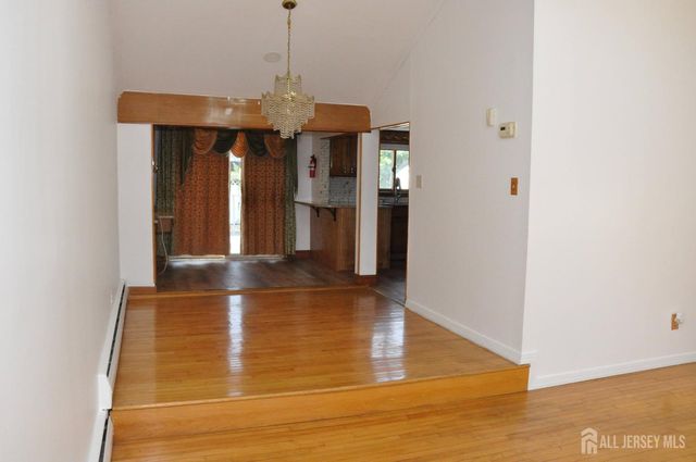9 FLORENCE Drive, Parlin, NJ 08859