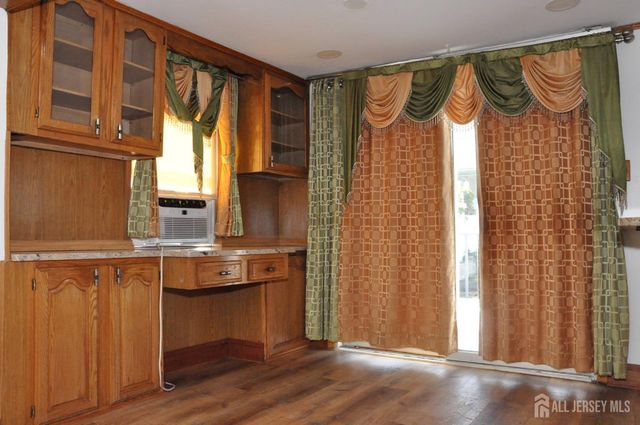 9 FLORENCE Drive, Parlin, NJ 08859