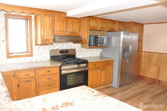 9 FLORENCE Drive, Parlin, NJ 08859