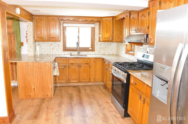 9 FLORENCE Drive, Parlin, NJ 08859