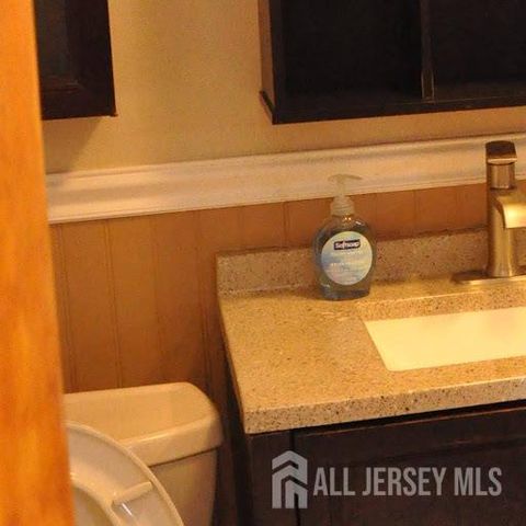 9 FLORENCE Drive, Parlin, NJ 08859