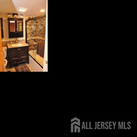 9 FLORENCE Drive, Parlin, NJ 08859