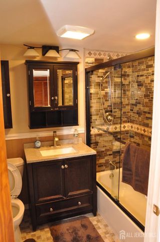 9 FLORENCE Drive, Parlin, NJ 08859