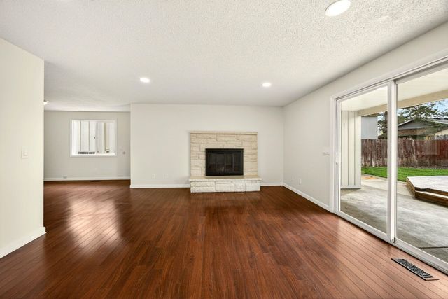 1680 Brookhurst Street, Medford, OR 97504