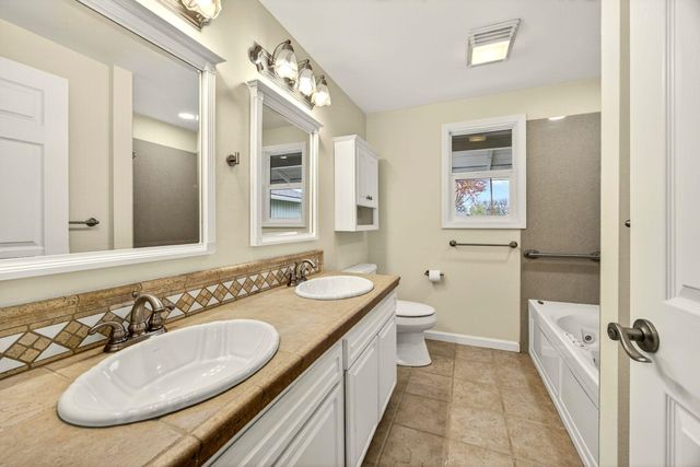 1680 Brookhurst Street, Medford, OR 97504