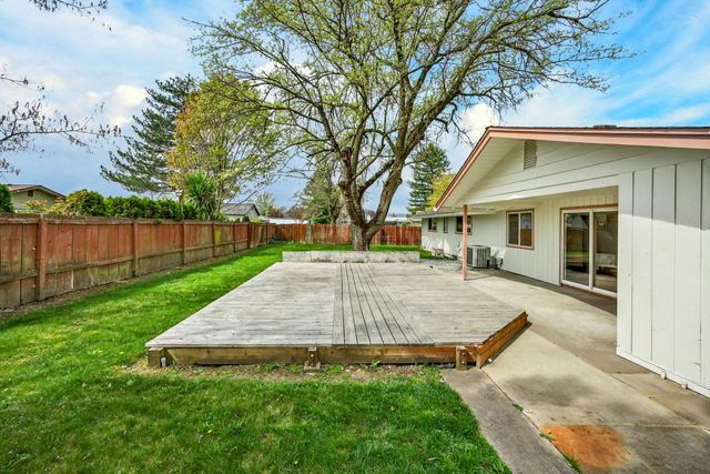 1680 Brookhurst Street, Medford, OR 97504