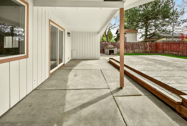 1680 Brookhurst Street, Medford, OR 97504