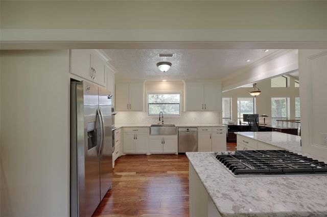 3 Cherry Hill Drive, Conroe, TX 77304