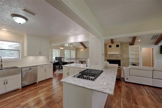 3 Cherry Hill Drive, Conroe, TX 77304