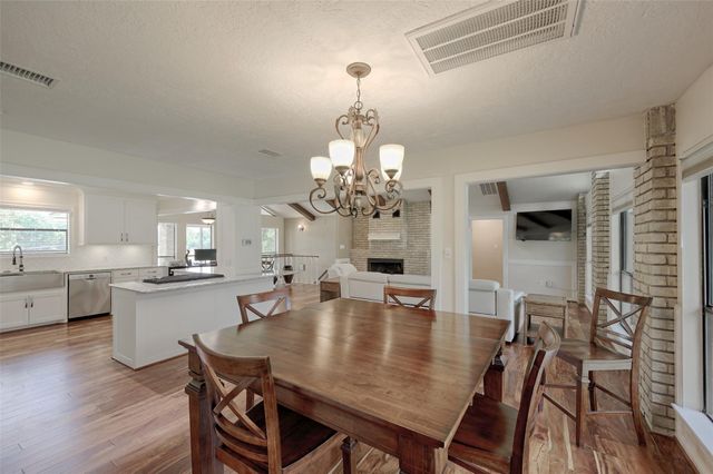 3 Cherry Hill Drive, Conroe, TX 77304