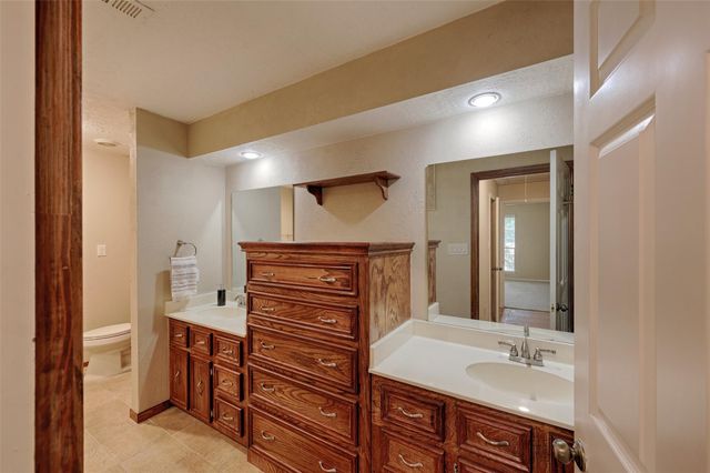 3 Cherry Hill Drive, Conroe, TX 77304