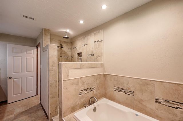 3 Cherry Hill Drive, Conroe, TX 77304
