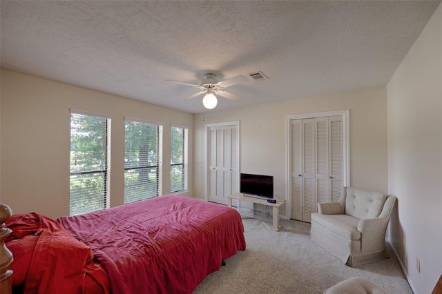 3 Cherry Hill Drive, Conroe, TX 77304