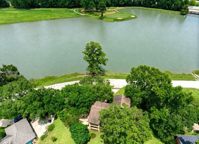 3 Cherry Hill Drive, Conroe, TX 77304