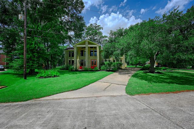 3 Cherry Hill Drive, Conroe, TX 77304