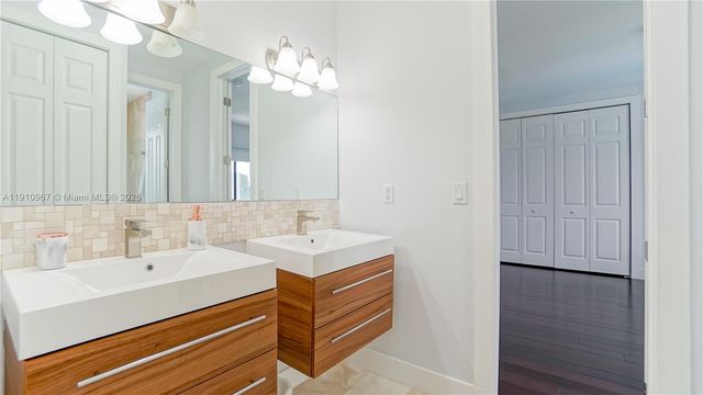 6950 SW 97th Ave, Miami, FL 33173