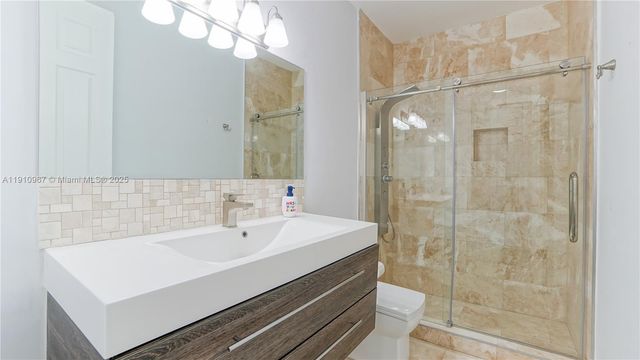 6950 SW 97th Ave, Miami, FL 33173