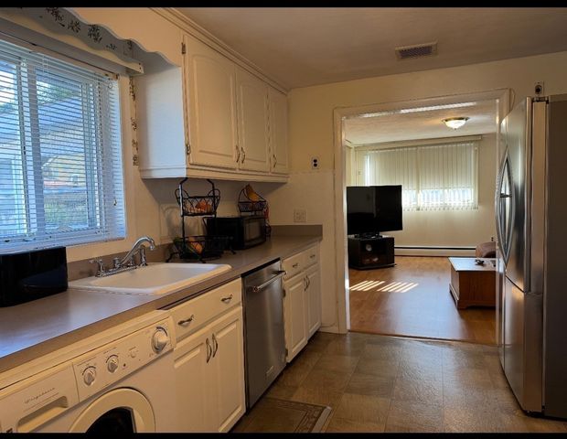 12 Reed Rd, Peabody, MA 01960