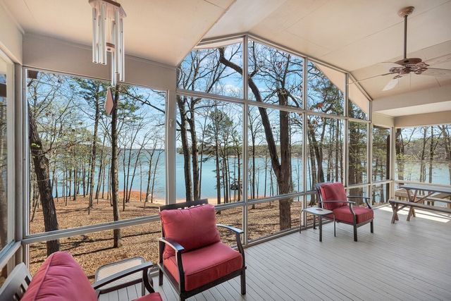 738 Seminole Point Road, Fair Play, SC 29643