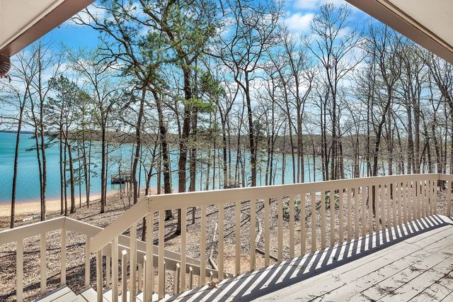 738 Seminole Point Road, Fair Play, SC 29643