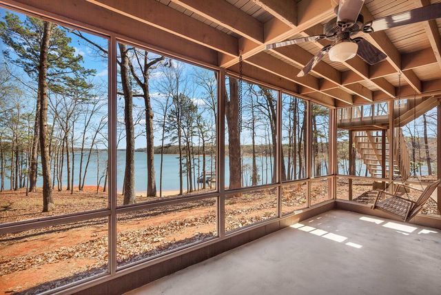 738 Seminole Point Road, Fair Play, SC 29643