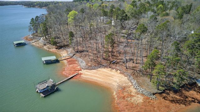 738 Seminole Point Road, Fair Play, SC 29643