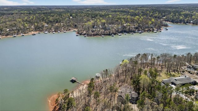 738 Seminole Point Road, Fair Play, SC 29643