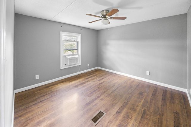 4455 Browning Branch Rd, Bethpage, TN 37022