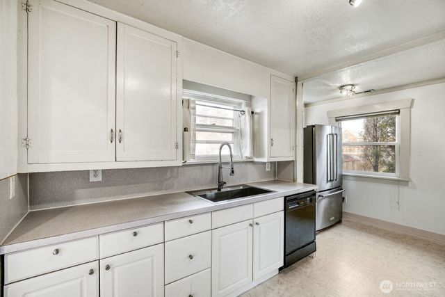 6013 S Pine Street, Tacoma, WA 98409