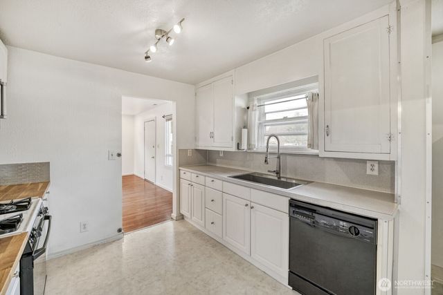 6013 S Pine Street, Tacoma, WA 98409