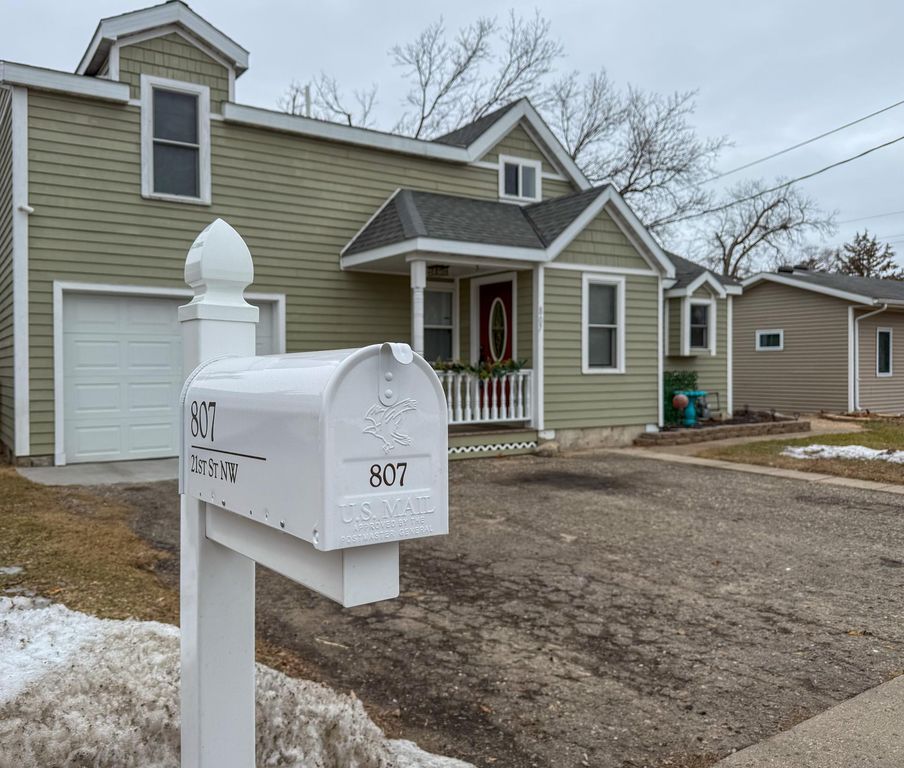 807 21st Street NW, Bemidji, MN 56601