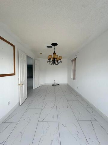 127 Saratoga Boulevard W, Royal Palm Beach, FL 33411